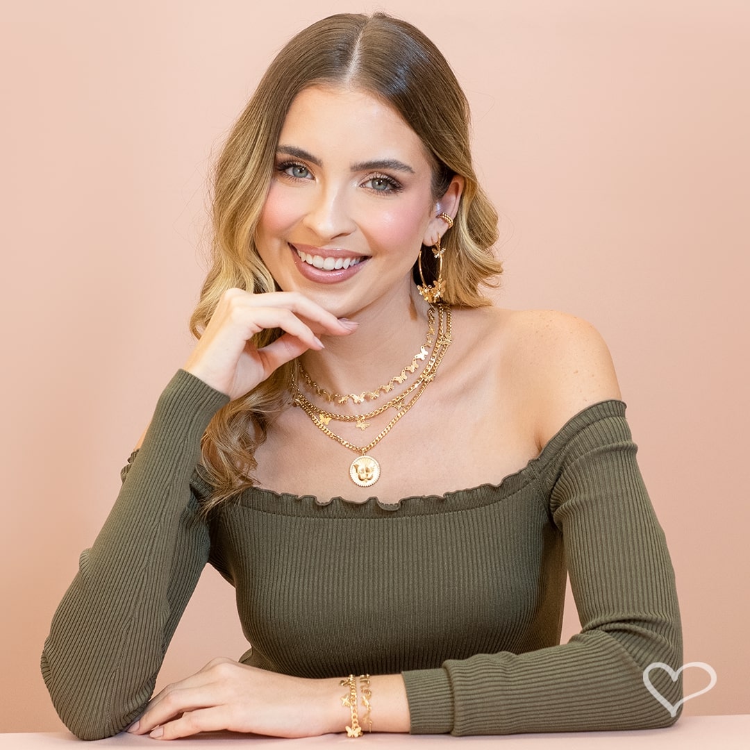 Colar Silvia Medalha Borboleta o que Não Te Desafia Não Te Transforma Folheado a Ouro 18k