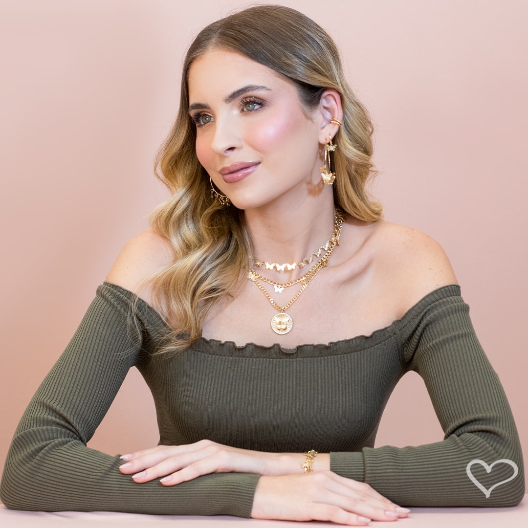 Colar Silvia Medalha Borboleta o que Não Te Desafia Não Te Transforma Folheado a Ouro 18k