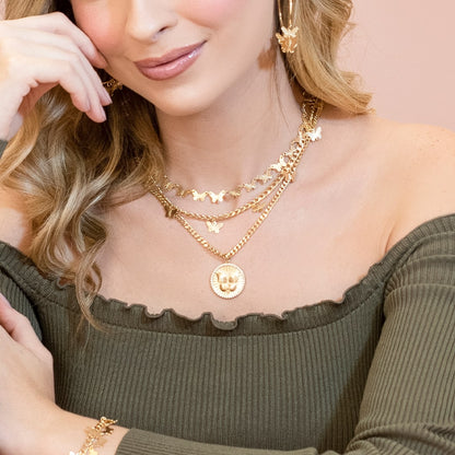 Colar Silvia Medalha Borboleta o que Não Te Desafia Não Te Transforma Folheado a Ouro 18k