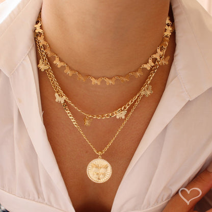 Colar Silvia Medalha Borboleta o que Não Te Desafia Não Te Transforma Folheado a Ouro 18k