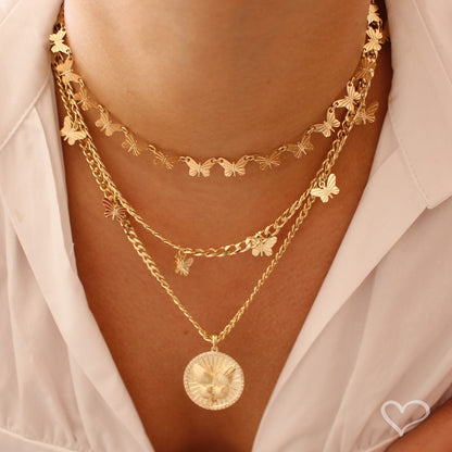 Colar Silvia Medalha Borboleta o que Não Te Desafia Não Te Transforma Folheado a Ouro 18k