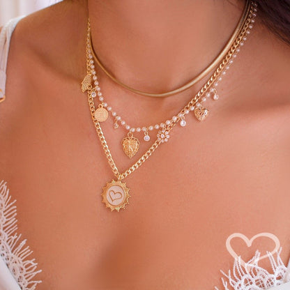 Colar Medalha de Coração All We Need Is Love Folheado a Ouro 18k