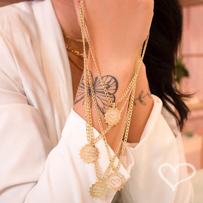 Colar Medalha de Coração All We Need Is Love Folheado a Ouro 18k