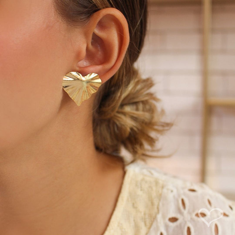 Brinco de Coração Clarice Texturizado Folheado a Ouro 18k