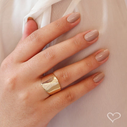 Anel Luiza Triangular Folheado a Ouro 18k