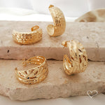 Brinco de Argola Texturizada Michelle Folheado a Ouro 18k