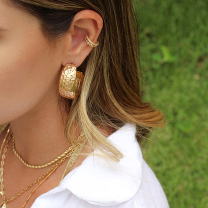 Brinco de Arogla Texturizada Frida Folheado a Ouro 18k