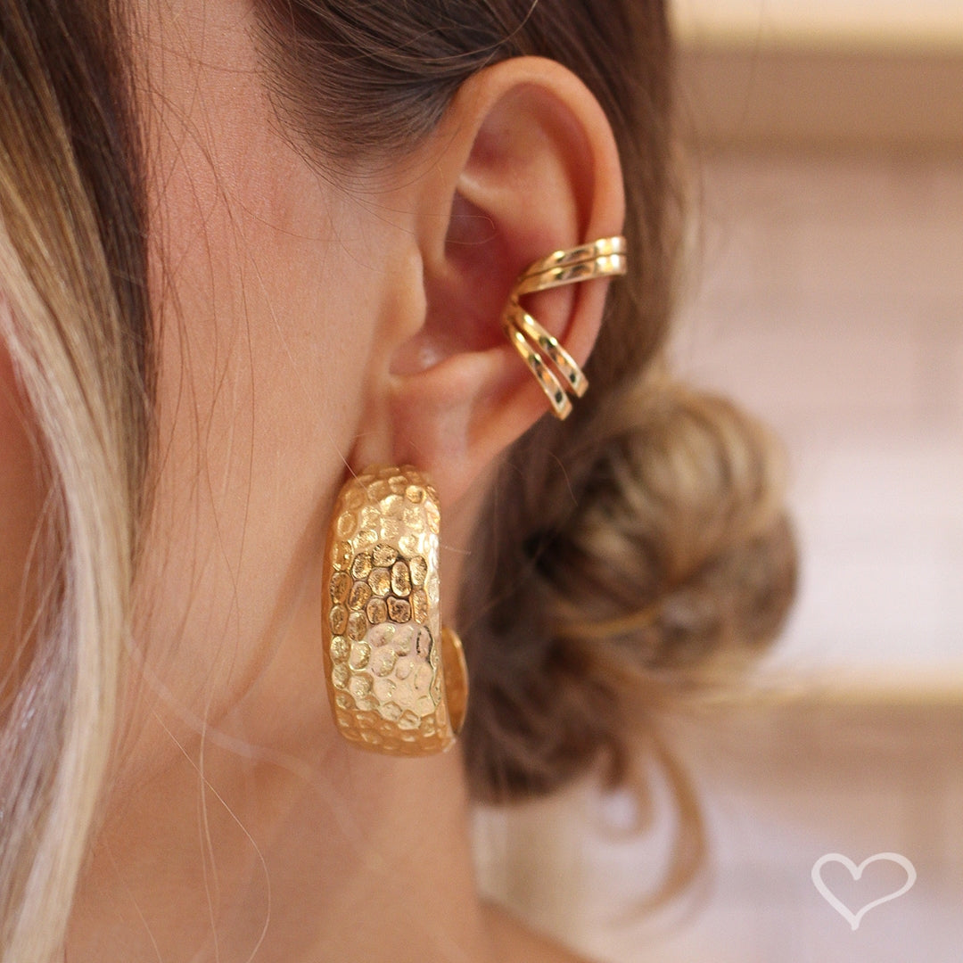 Brinco de Arogla Texturizada Frida Folheado a Ouro 18k