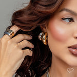 Brinco de Argola Tubo G Ariel Folheado a Ouro 18k