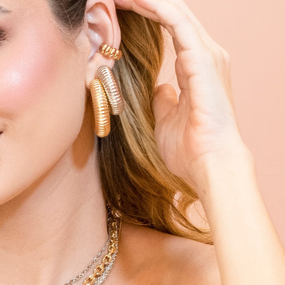 Brinco de Argola Tubo Espiral G Lila Folheado a Ouro 18k