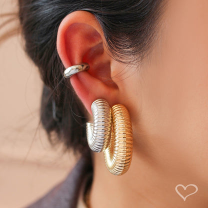 Brinco de Argola Tubo Espiral G Lila Folheado a Ouro 18k