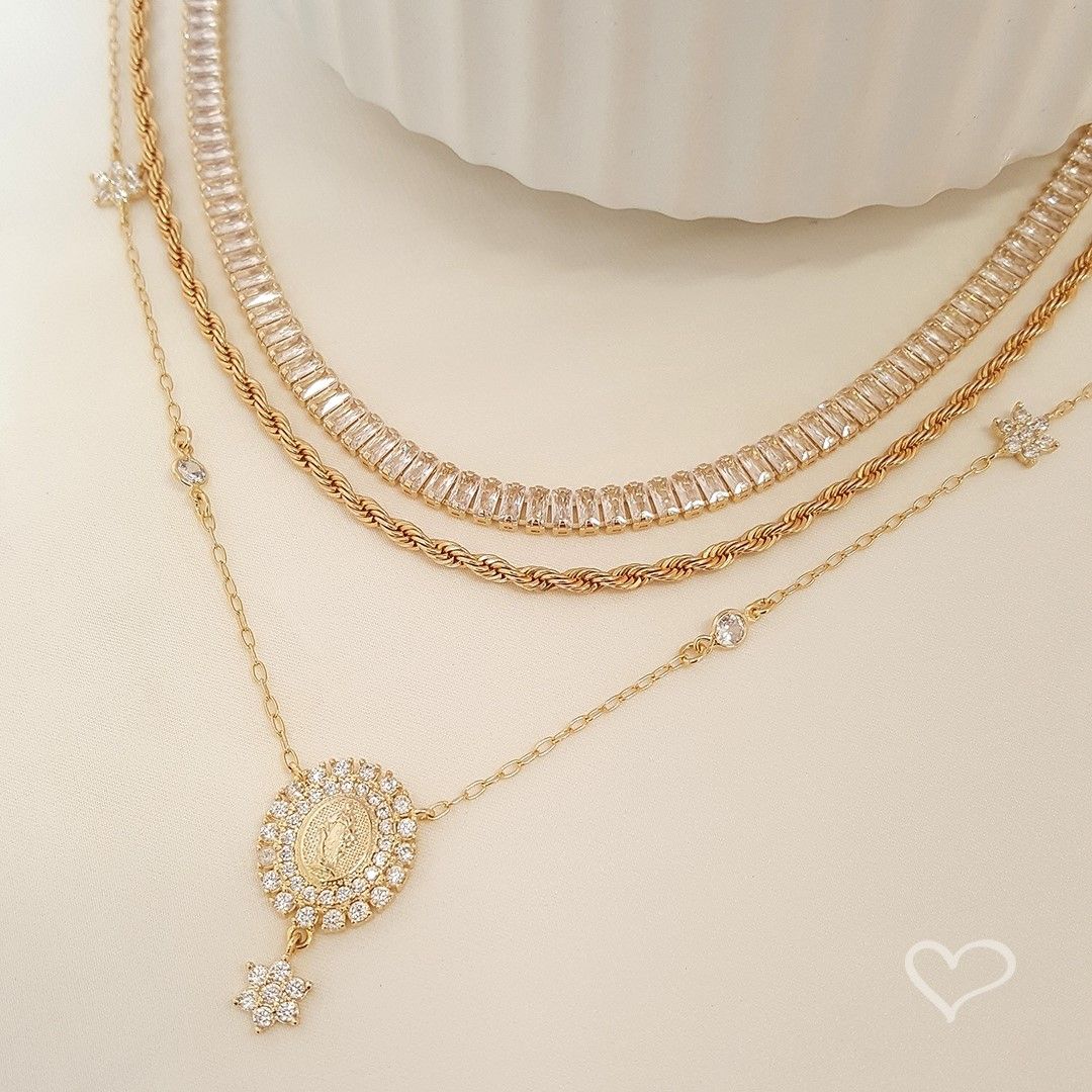 Colar Medalha Nossa Senhora das Graças Zircônias Folheado a Ouro 18k