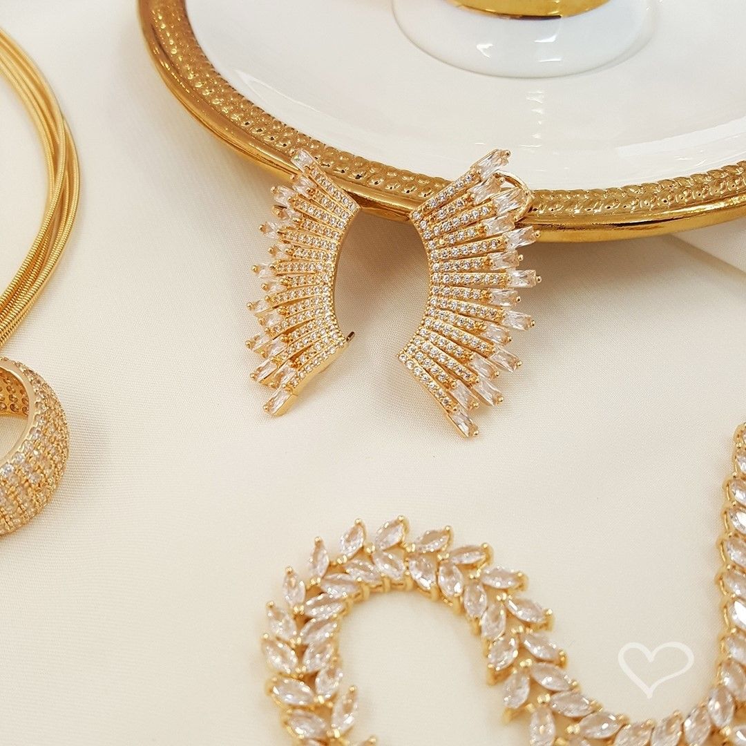 Brinco Ear Cuff Glória Zircônias Folheado a Ouro 18k
