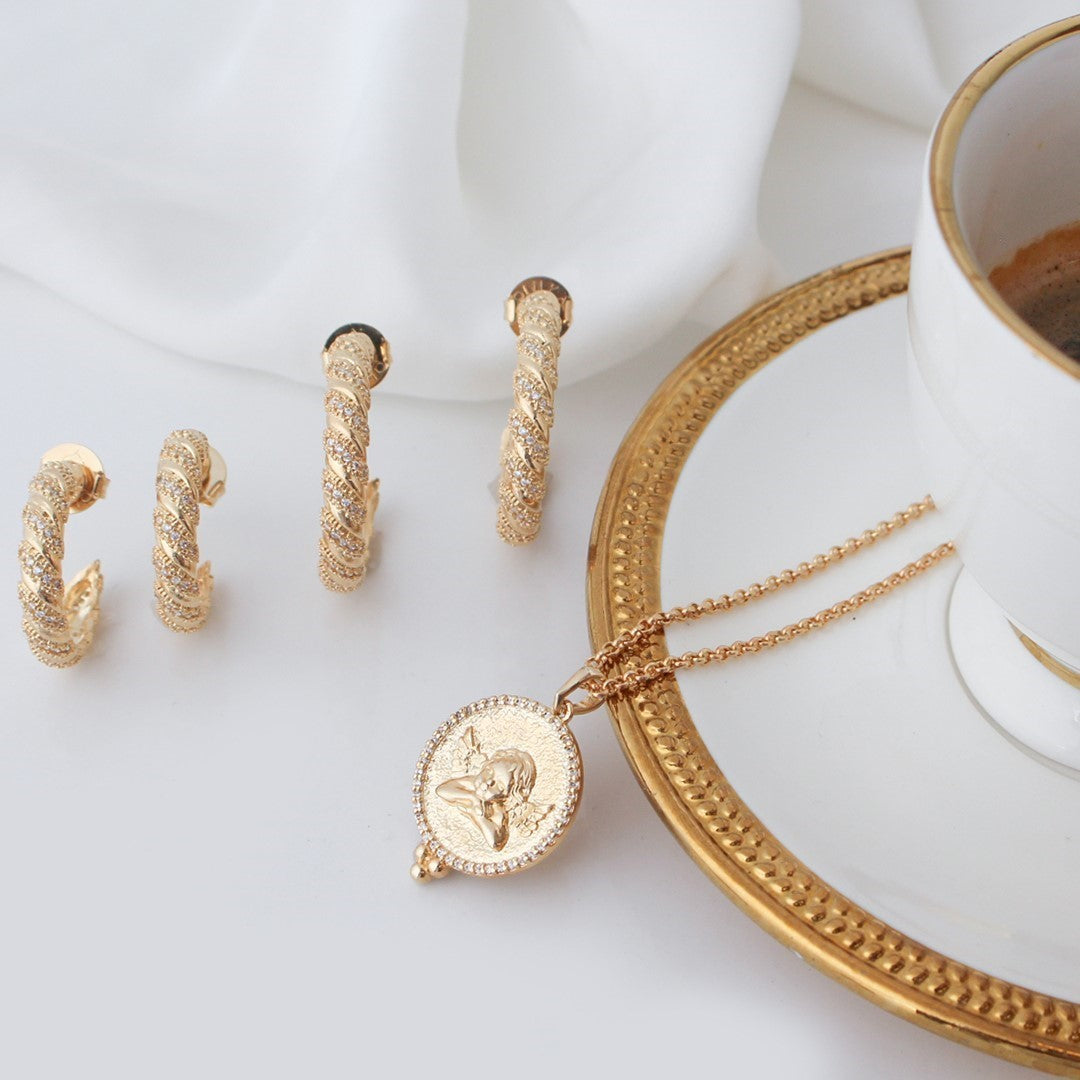 Colar Medalha Anjo da Guarda Zircônias Folheado a Ouro 18k