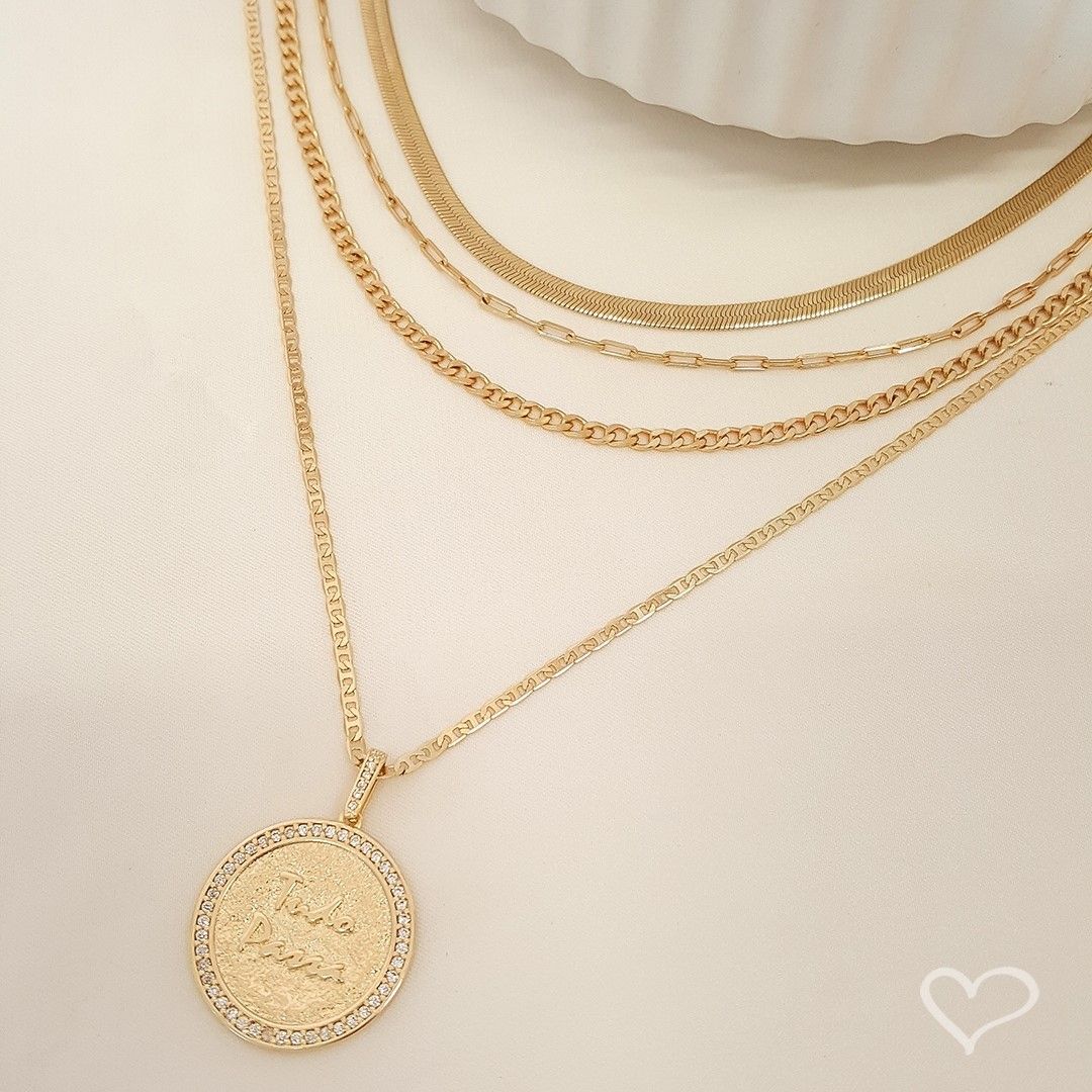 Colar Asha Medalha Tudo Passa Zircônias Folheado a Ouro 18k