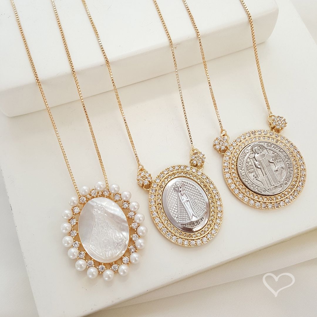 Colar Medalha Madrepérola Nossa Senhora Aparecida Folheado a Ouro 18k