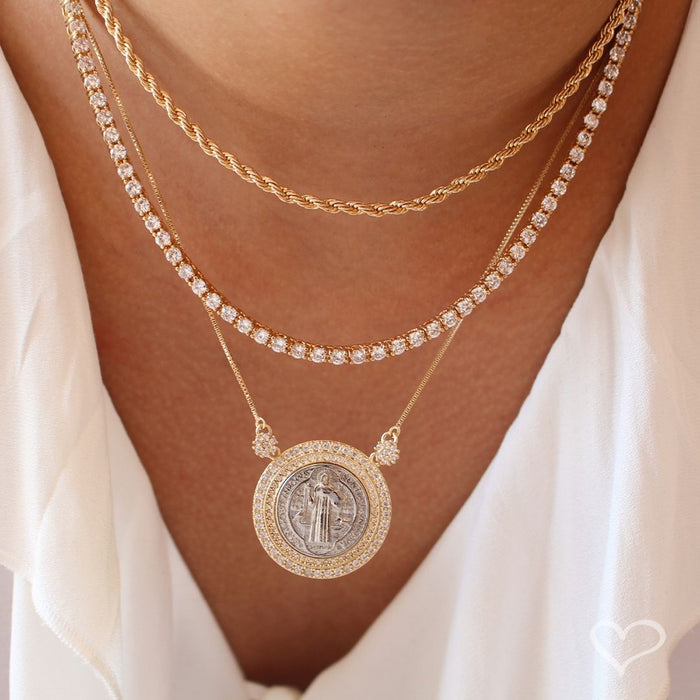 Colar Medalha São Bento Zircônias Folheado a Ouro 18k