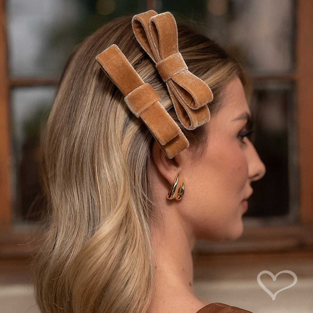 Laço de Cabelo Mari Veludo Alemão Camel