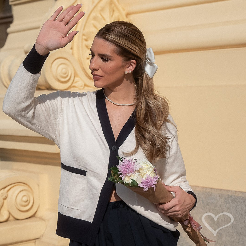 Laço de Cabelo Isadora Crepe Acetinado Branco Bordado de Pérolas