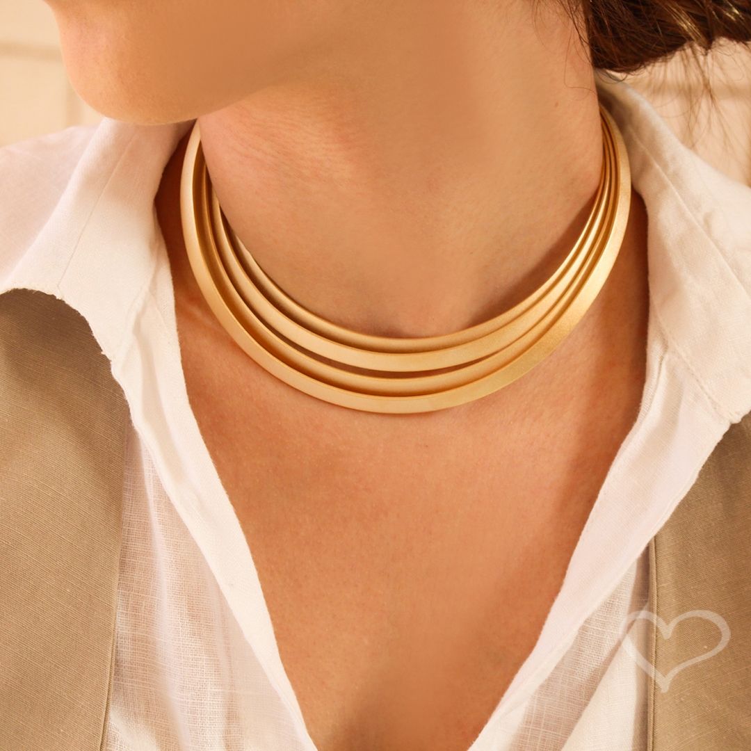 Gargantilha Agnes Metal Acetinado Folheada a Ouro 18k