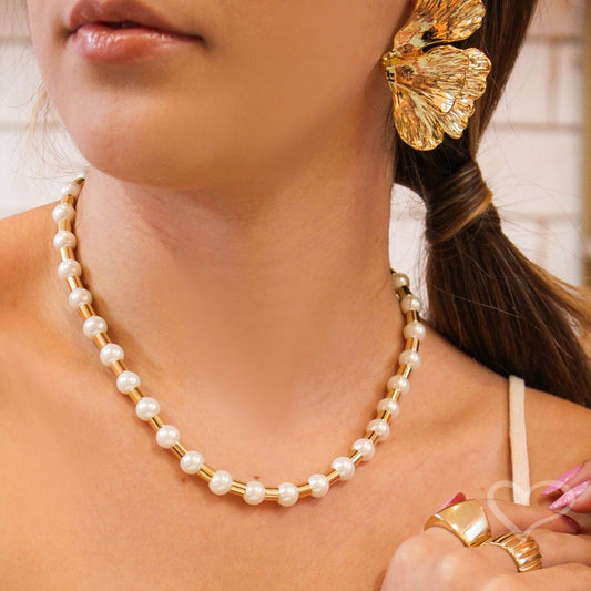 Colar de Pérolas Leonor Tubos Metal Folheado a Ouro 18k