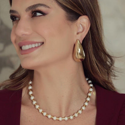 Colar de Pérolas Leonor Tubos Metal Folheado a Ouro 18k