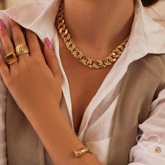 Colar Curto Alexia Elos Cravejados Zircônias Folheado a Ouro 18k