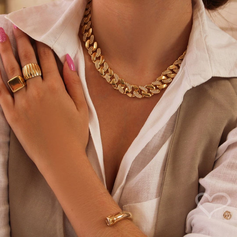 Colar Curto Alexia Elos Cravejados Zircônias Folheado a Ouro 18k