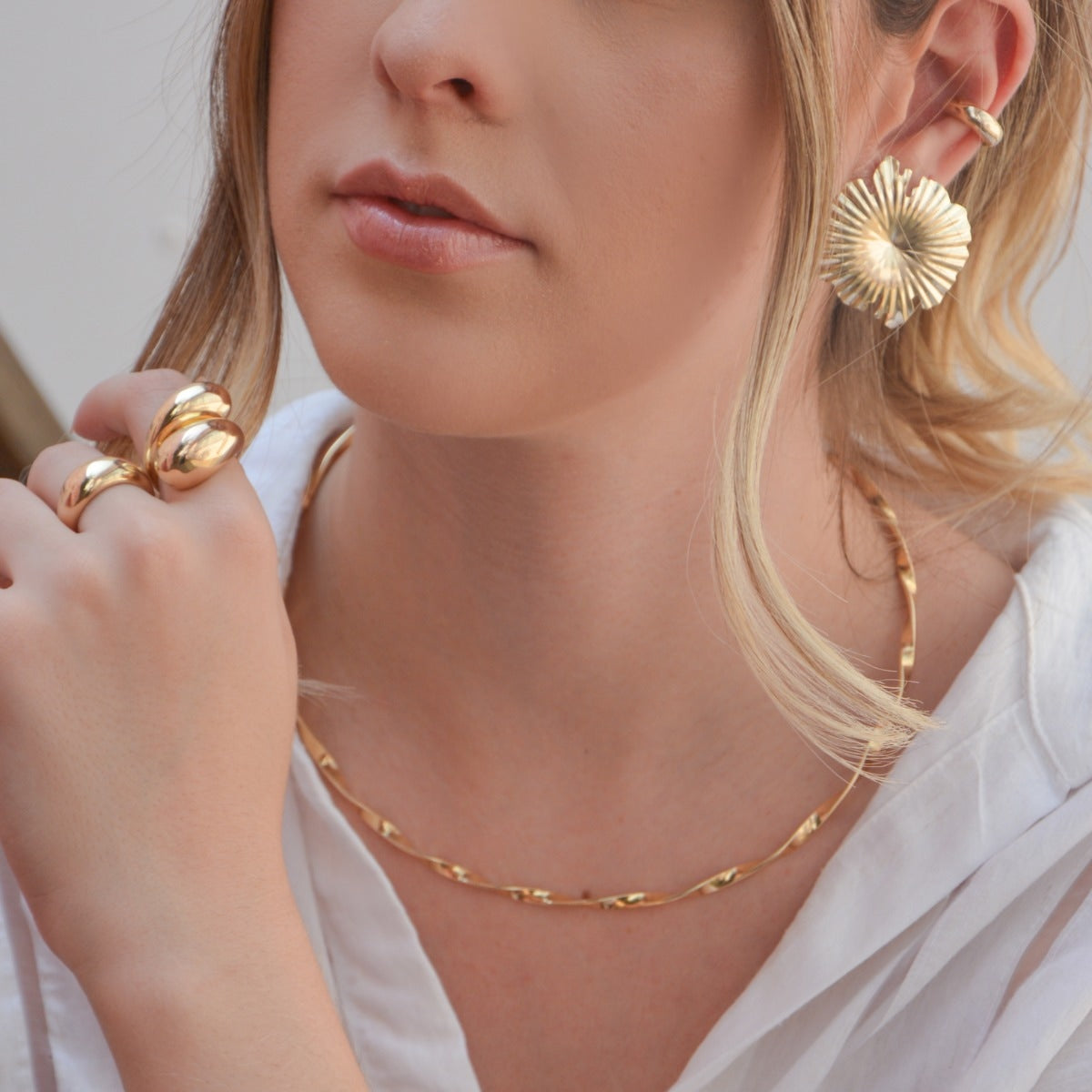 Brinco Isadora Matelado Flor Folheado a Ouro 18k