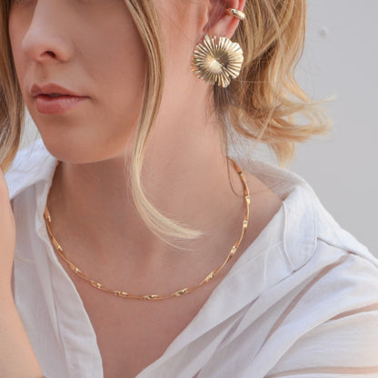 Brinco Isadora Matelado Flor Folheado a Ouro 18k