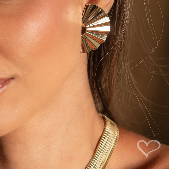 Brinco Alana Leque Texturizado Folheado a Ouro 18k