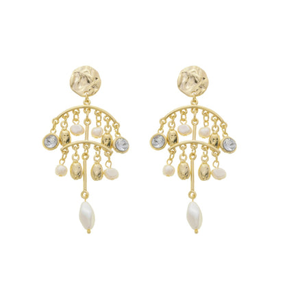 Brinco Bela Cascata Gota Ponto de Luz Chaton Pérolas de Água Doce Dourado