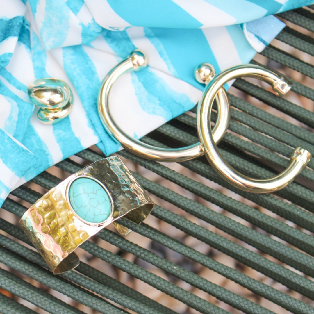 Bracelete Sabrina Largo Matelado Oval Howlita Turquesa Folheado a Ouro 18k