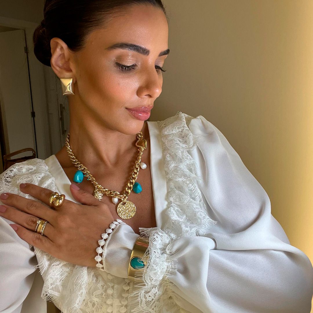 Colar Natalia Boho Elos Medalha Concha Pérola de Água Doce Howlita Turquesa Folheado a Ouro 18k