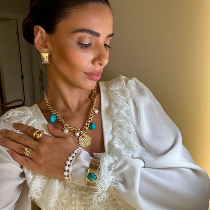 Colar Natalia Boho Elos Medalha Concha Pérola de Água Doce Howlita Turquesa Folheado a Ouro 18k