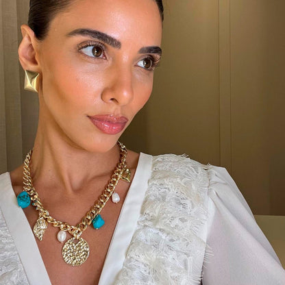 Colar Natalia Boho Elos Medalha Concha Pérola de Água Doce Howlita Turquesa Folheado a Ouro 18k