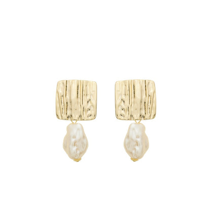Brinco Daiana Quadrado Texturizado Pérola de Água Doce Dourado