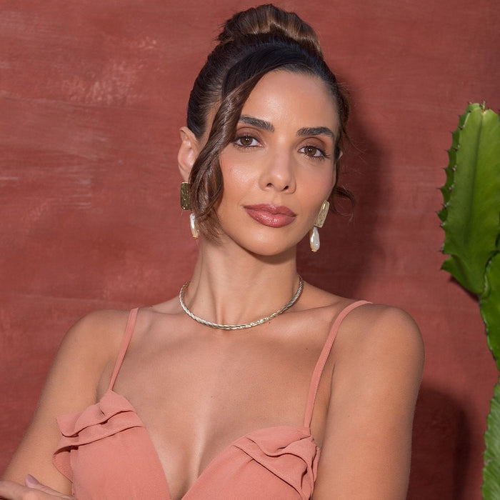 Brinco Daiana Quadrado Texturizado Pérola de Água Doce Dourado