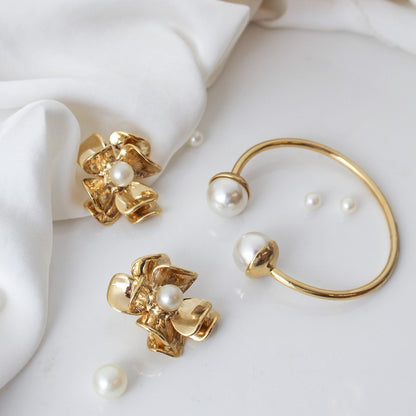 Brinco Liane Flor Pérola Dourado