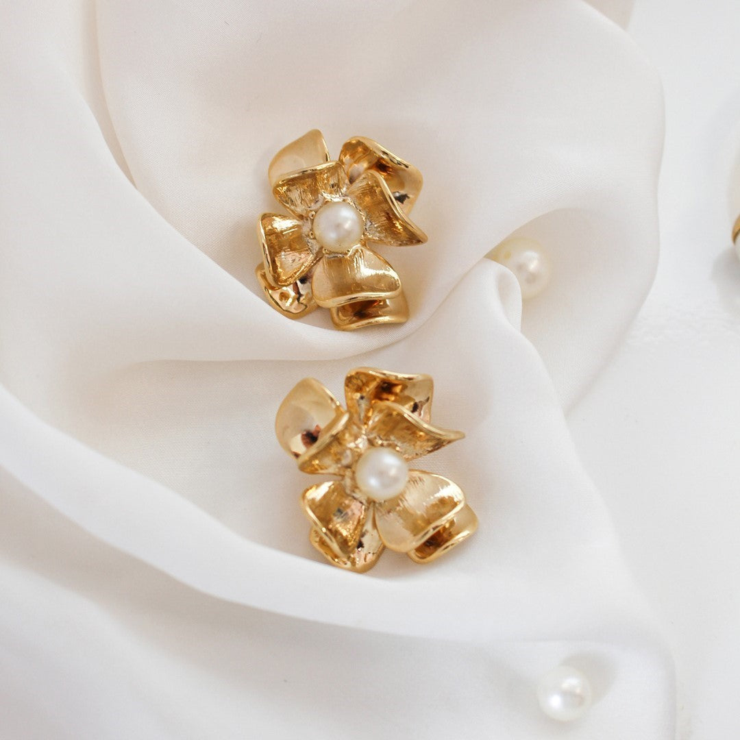 Brinco Liane Flor Pérola Dourado