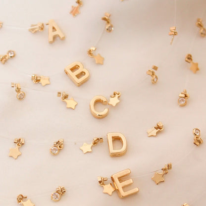 Choker Fio de Nylon Letra Inicial Paolla Mini Estrelas Folheado a Ouro 18k