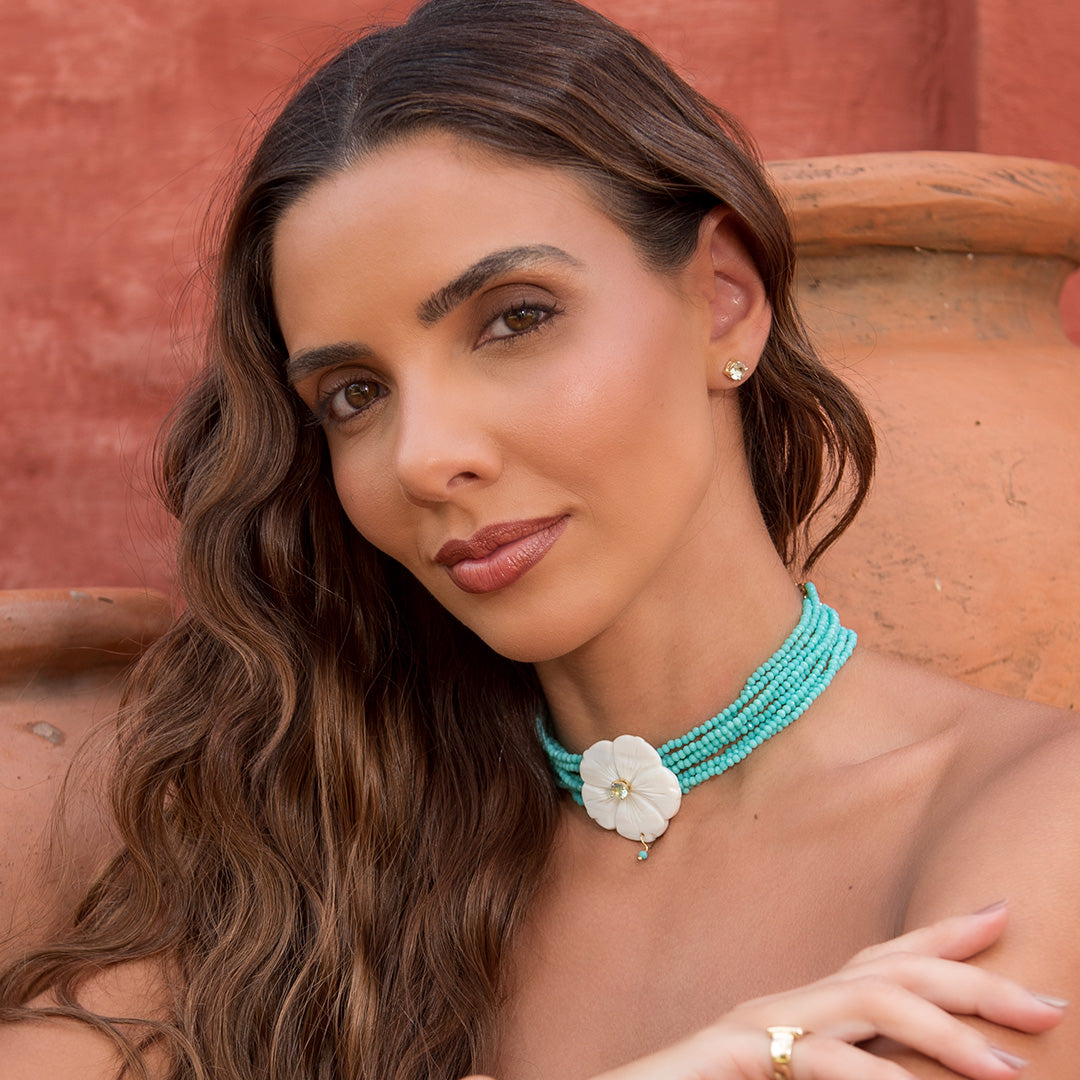 Gargantilha Jaque Flor Madrepérola Zircônia Cristais Turquesa Folheada a Ouro 18k