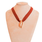 Colar Skye Marrom Pingente Orgânico Folheado a Ouro 18k