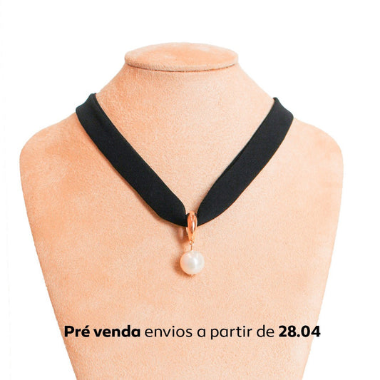 Colar Vick Preto Pingente Pérola Folheado a Ouro 18k