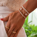 Pulseira Alice Flor Mini Pérolas Folheada a Ouro 18k