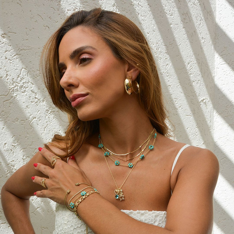 Choker Alice Flor Mini Howlita Turquesa Folheada a Ouro 18k