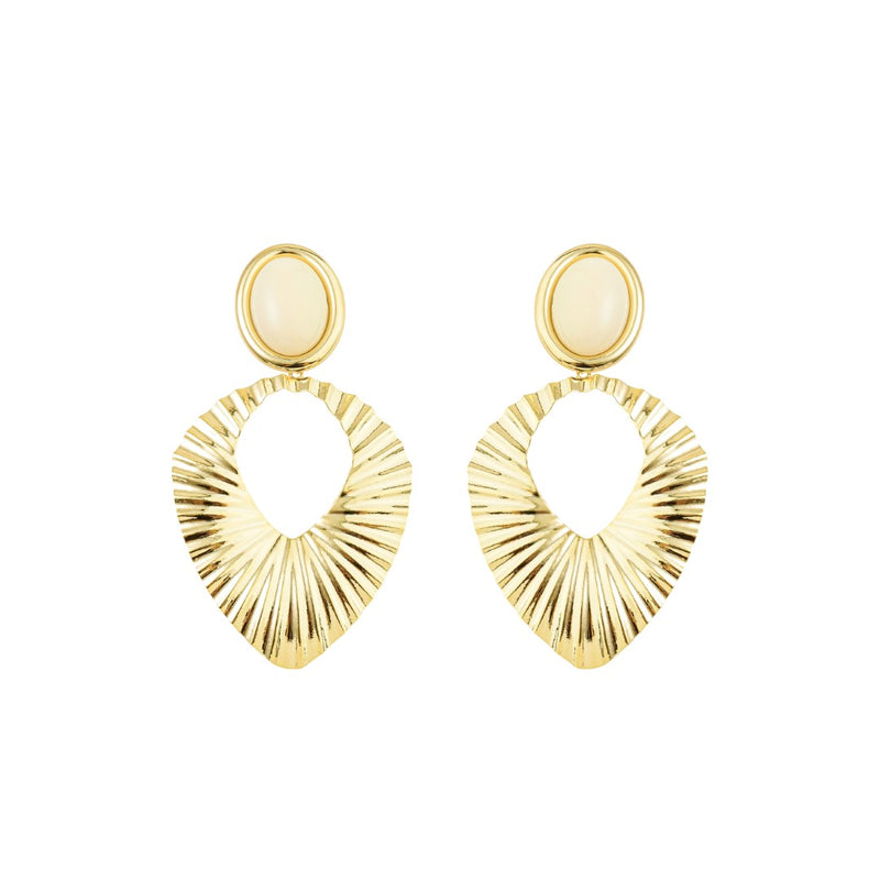 Brinco Marilia Folha Resina Off White Folheado a Ouro 18k