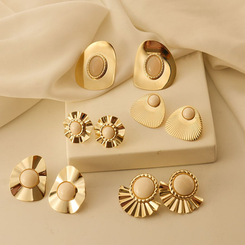 Brinco Marina Gota Resina Off White Folheado a Ouro 18k