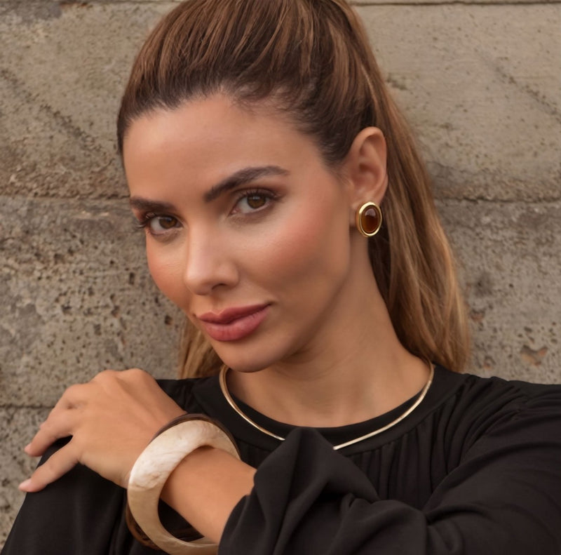 Brinco Botão Oval Lara Marrom Folheado a Ouro 18k
