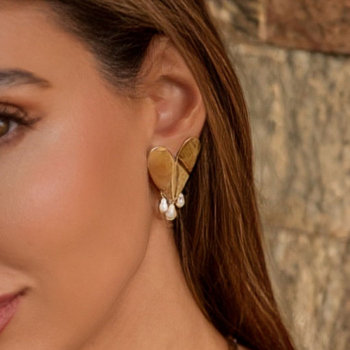 Brinco de Coração Melina Off White Folheado a Ouro 18k